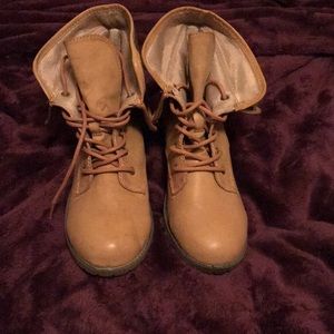Tan Woman’s boots - Flannel accent